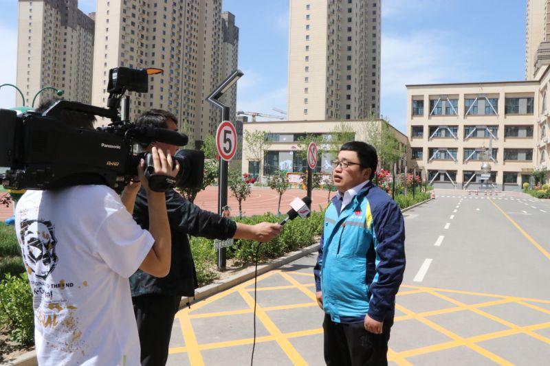 5.開新局——與會媒體到現(xiàn)場參觀并對項目管理人員進(jìn)行采訪